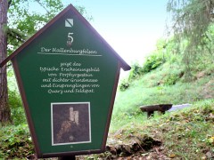 Der Hallenburgfelsen Schild